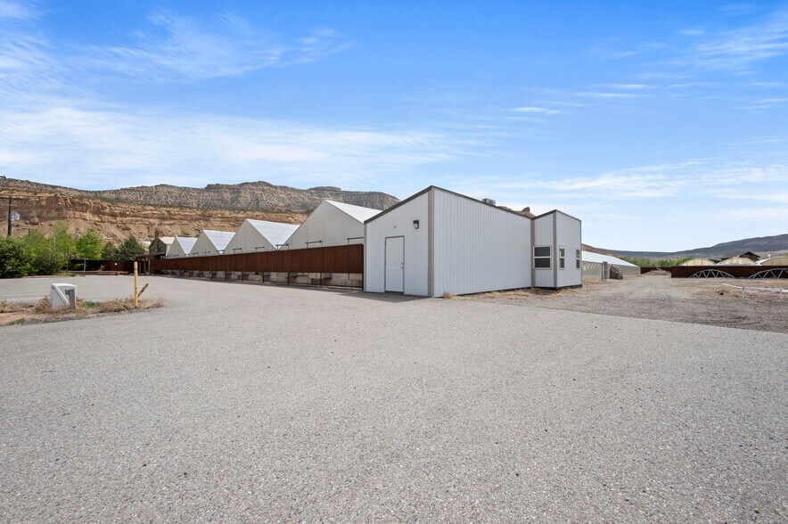 More Photos Of 1041 N River Rd, Palisade Warehouse For Sale