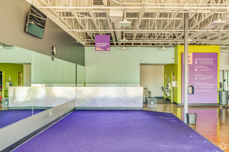 More Photos Of 2737 W Thunderbird Rd, Phoenix Freestanding For Sale