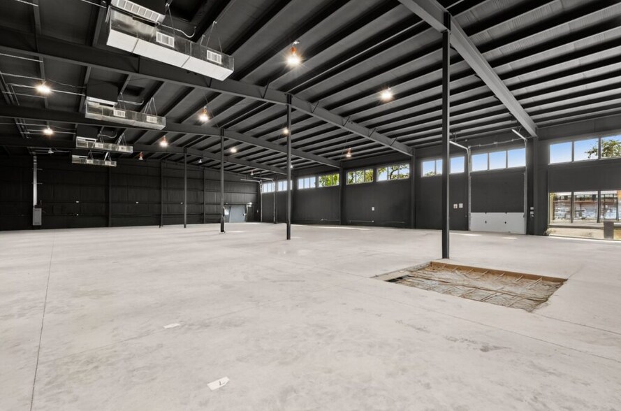 More Photos Of 14510 Fitzhugh Rd, Austin Warehouse For Sale