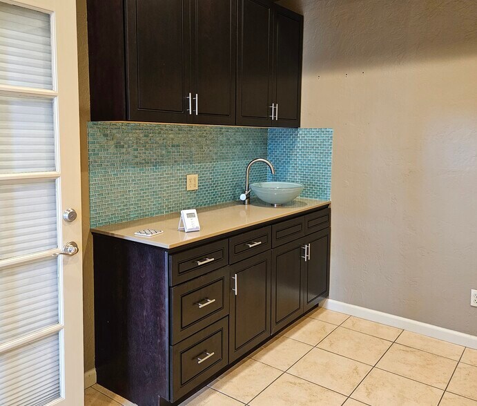 More Photos Of 418 McHenry Ave, Modesto Storefront For Sale