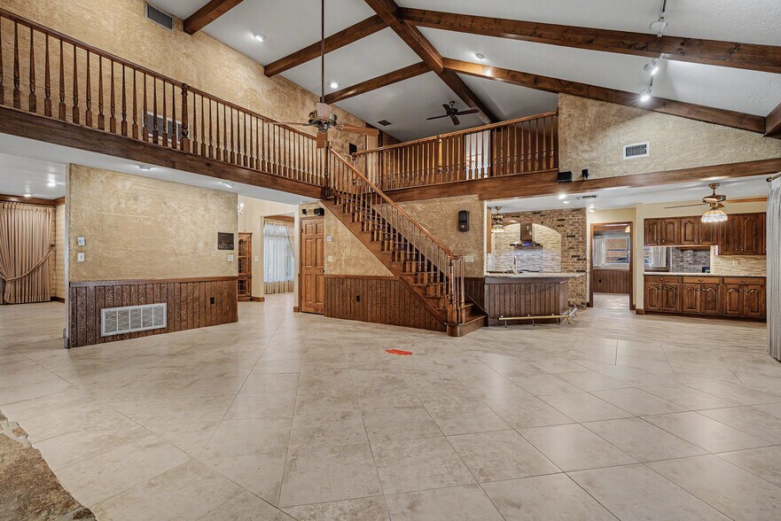 More Photos Of 2160 Laurence Dr, Clearwater Office For Sale