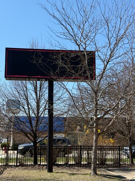More Photos Of 3016 W Peterson Ave, Chicago Freestanding For Lease