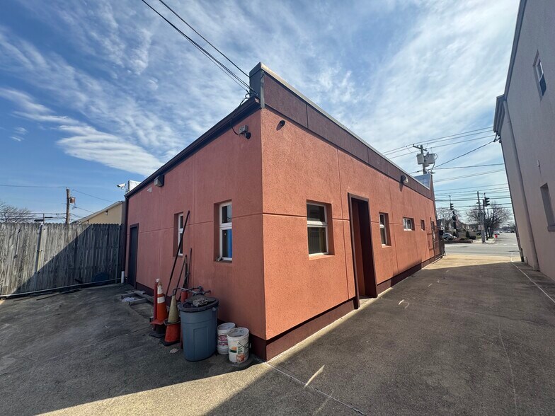 More Photos Of 816 Hempstead Tpke, Franklin Square Office For Sale