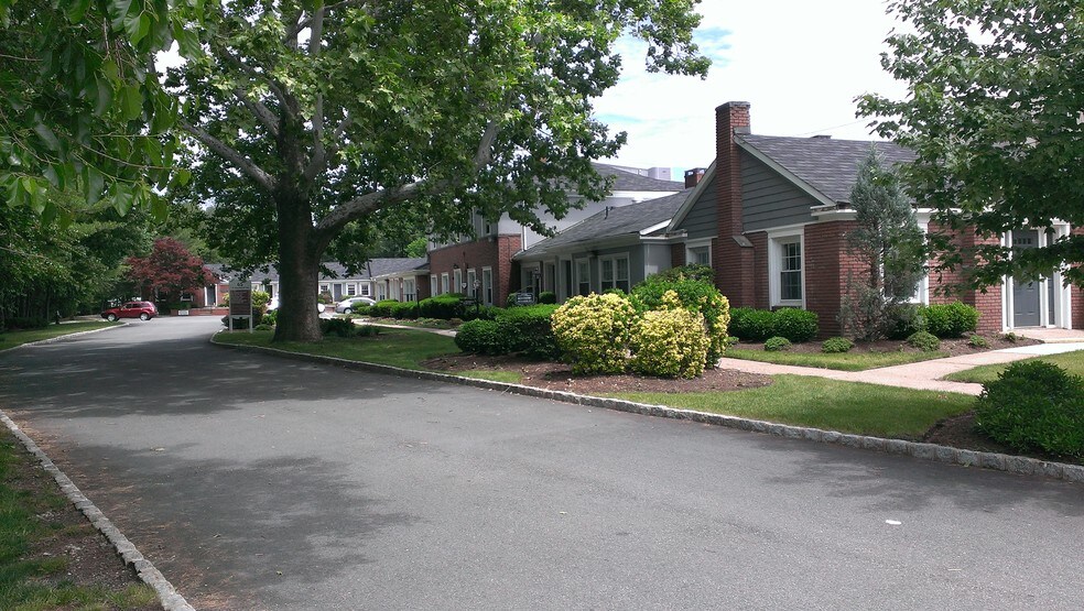 More Photos Of 65 E Northfield Rd, Livingston Medical For Lease