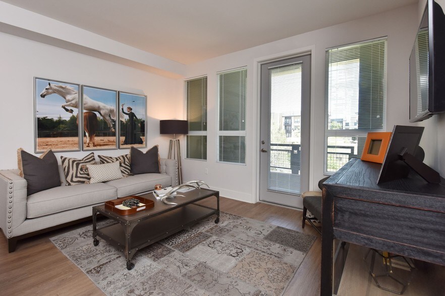 More Photos Of 7350 E Stetson Dr, Scottsdale Apartments For Lease