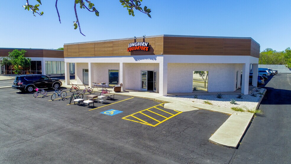 More Photos Of 6737 Poss Rd, San Antonio Unknown For Lease
