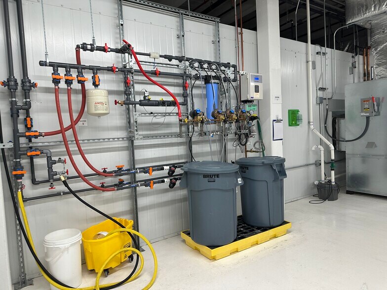 More Photos Of 1 Oak Hill Rd, Fitchburg Light Manufacturing For Lease