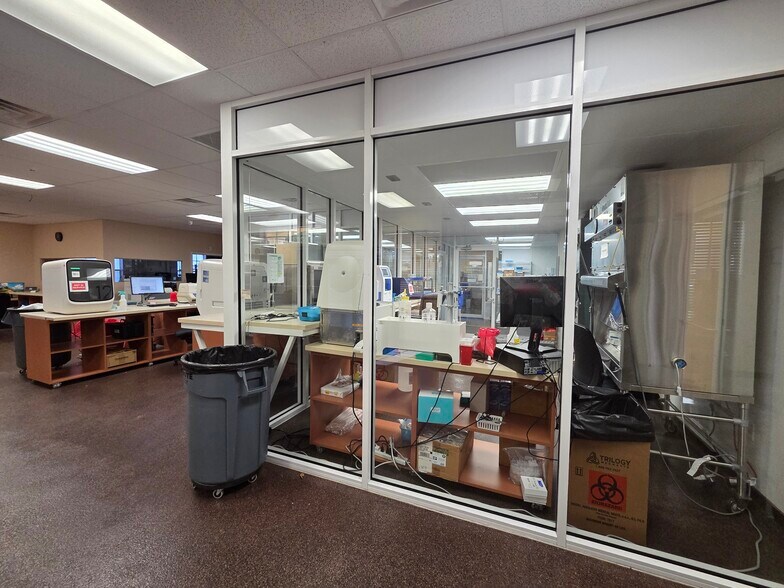 More Photos Of 1070-1072 E Brandon Blvd, Brandon Medical For Lease