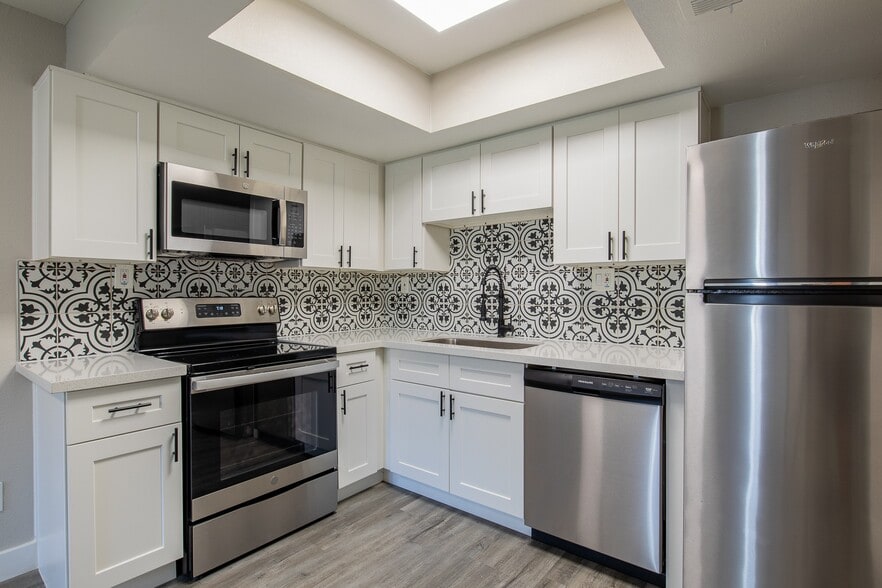 More Photos Of 2930 N 52nd St, Phoenix Apartments For Sale