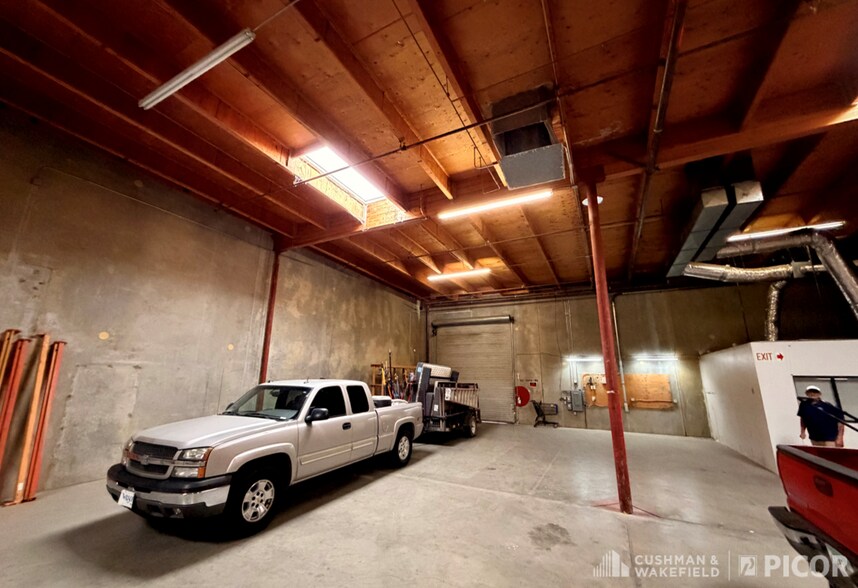 More Photos Of 3763-3765 E 43rd Pl, Tucson Warehouse For Lease