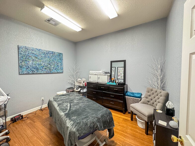 More Photos Of 600 Round Rock West, Round Rock Office For Lease