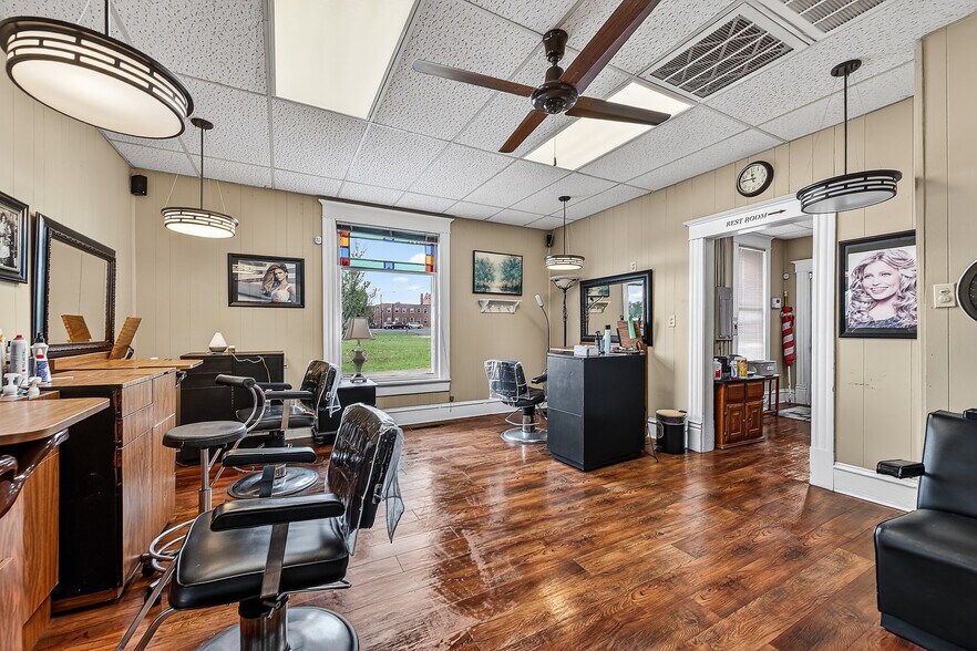 More Photos Of 412 W Walnut St, Rogers General Retail For Sale