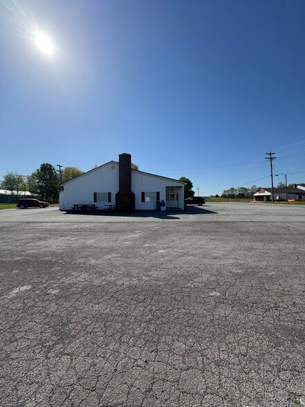 Primary Photo Of 4152 Hwy 76, Russell Springs Restaurant For Sale