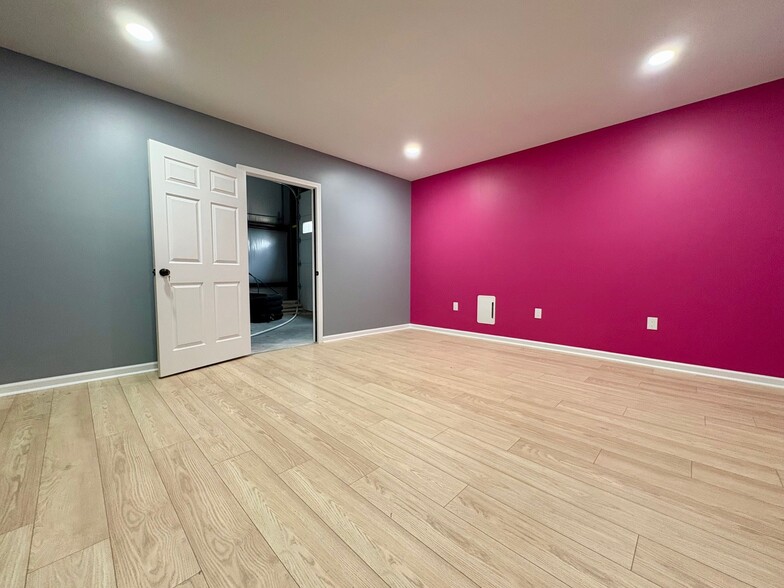 More Photos Of 5134 Old Haywood Rd, Mills River Flex For Lease