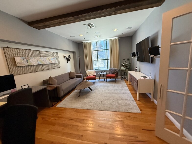 More Photos Of 106 N Aberdeen St, Chicago Office Residential For Sale
