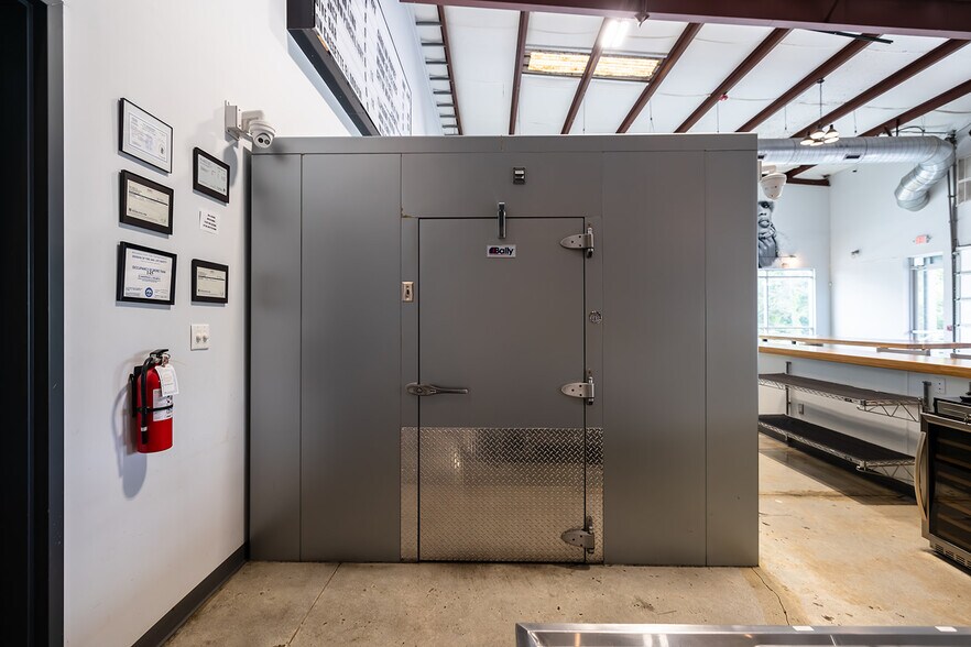 More Photos Of 110 Greenfield St, Wilmington General Retail For Sale