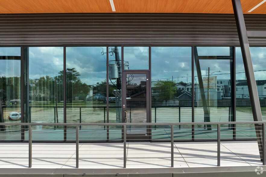 More Photos Of 1324 N Shepherd Dr, Houston Storefront Retail Office For Lease