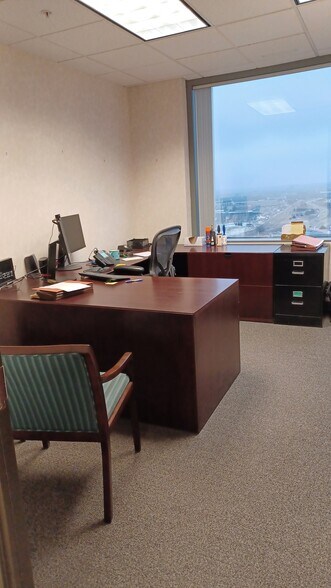 More Photos Of One Towne Sq, Southfield Office For Lease
