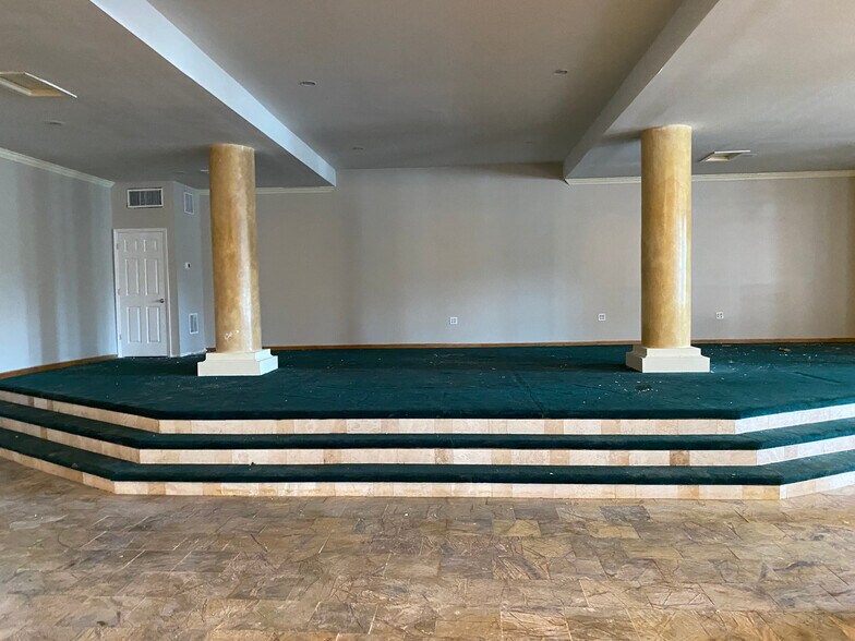 More Photos Of 2613 W Hunting Park Ave, Philadelphia Light Distribution For Lease