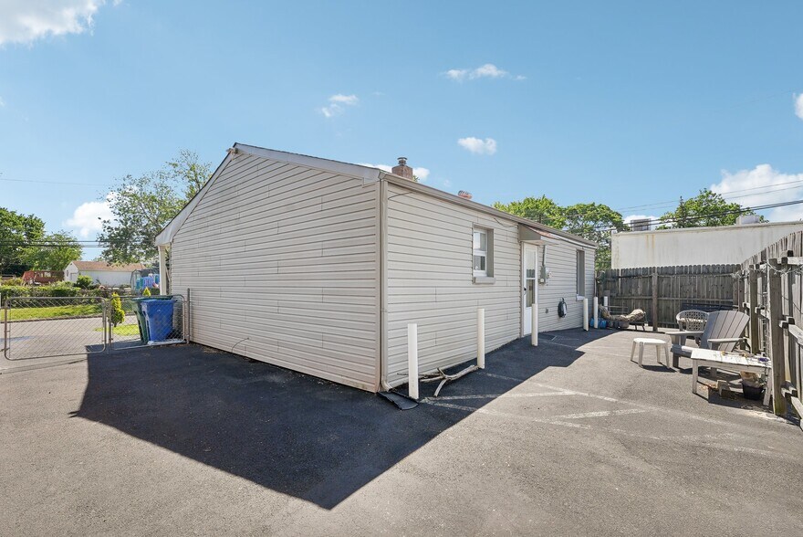 More Photos Of , Levittown General Retail For Sale