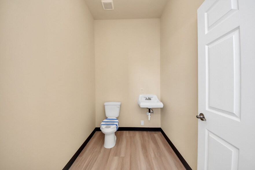 More Photos Of 18011 Cypress Rose Hill Rd, Cypress Unknown For Lease