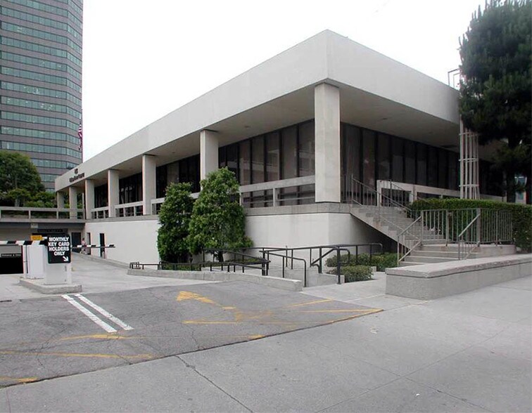 More Photos Of 15233 Ventura Blvd, Sherman Oaks Unknown For Lease