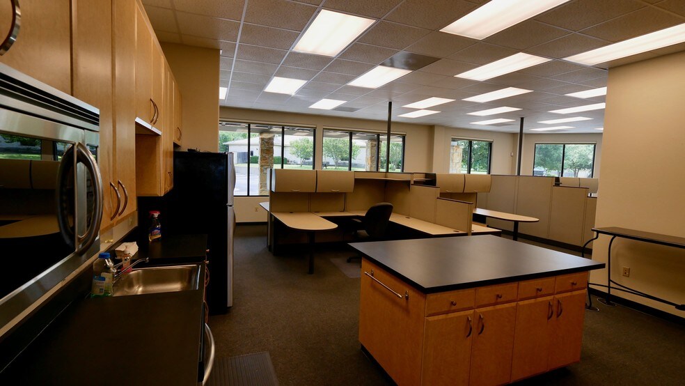 More Photos Of 1002 Marble Heights Dr, Marble Falls Medical For Lease