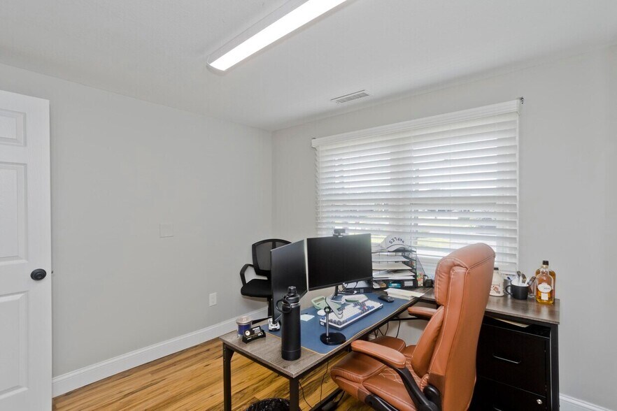 More Photos Of 660 Springfield St, Feeding Hills Office For Sale