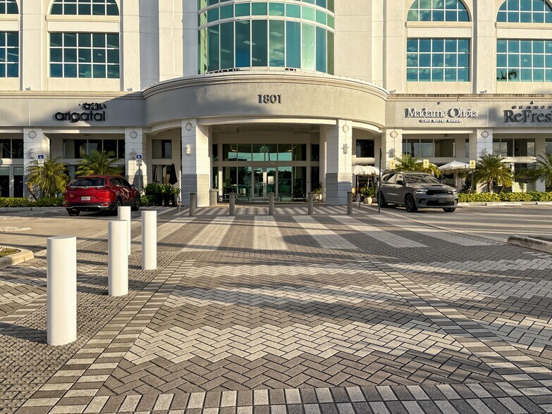 More Photos Of 1801-1837 NE 123rd St, North Miami Coworking Space