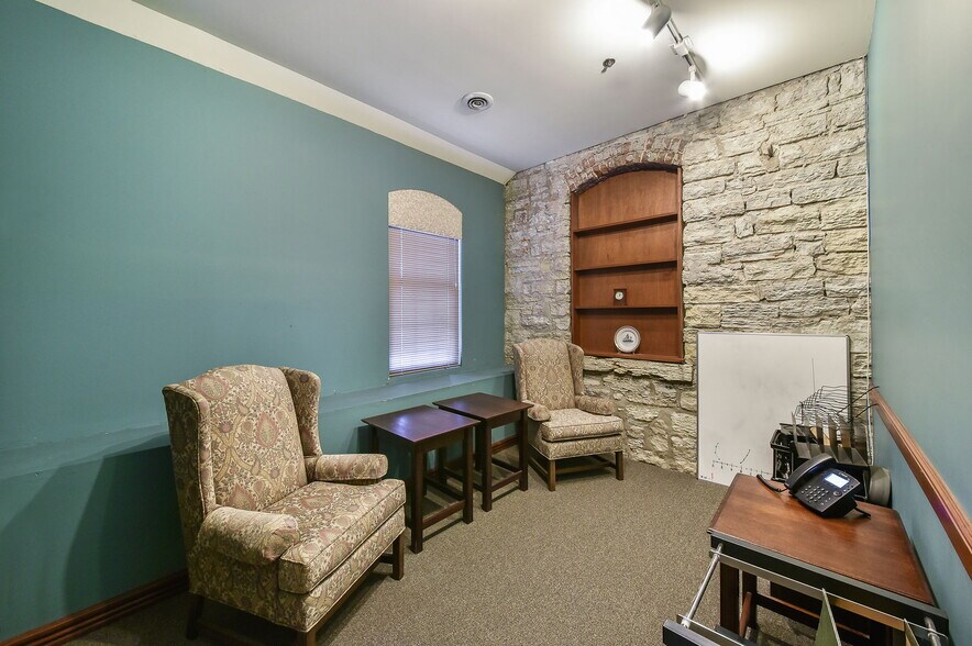 More Photos Of 30 S Shumway Ave, Batavia Office For Lease