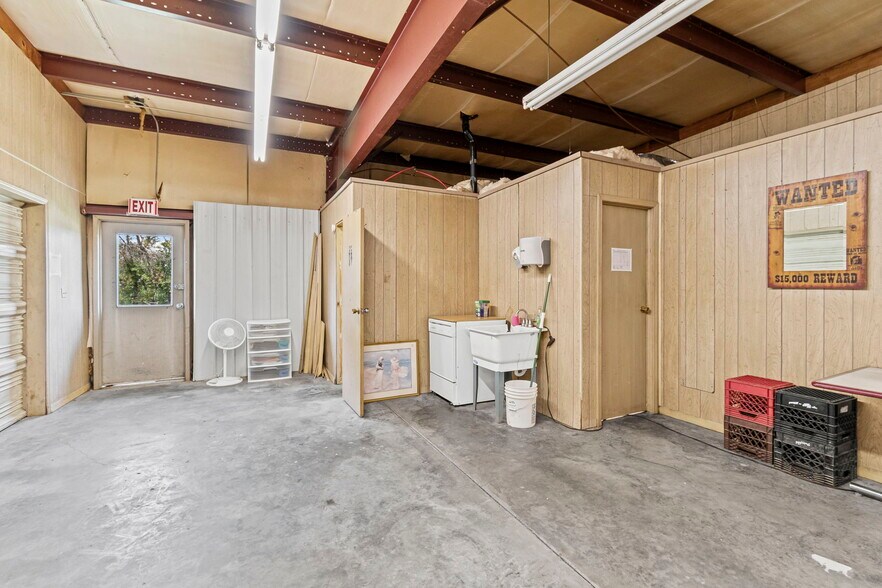 More Photos Of 3160 W Arrow St, Marshall Flex For Sale