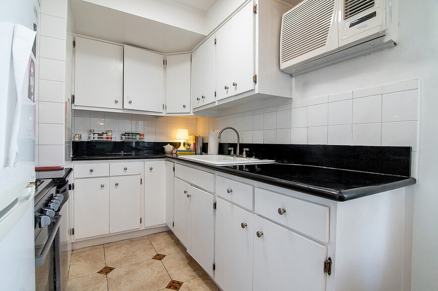 More Photos Of 439 S Hobart Blvd, Los Angeles Apartments For Sale