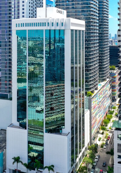 More Photos Of 80 SW 8th St, Miami Office For Lease