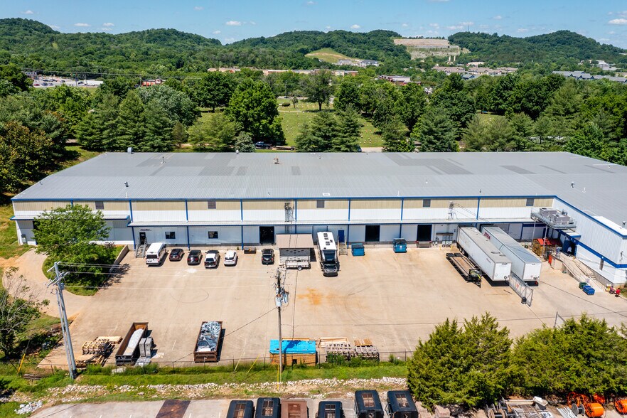 More Photos Of 104 Southeast Pky, Franklin Warehouse For Lease