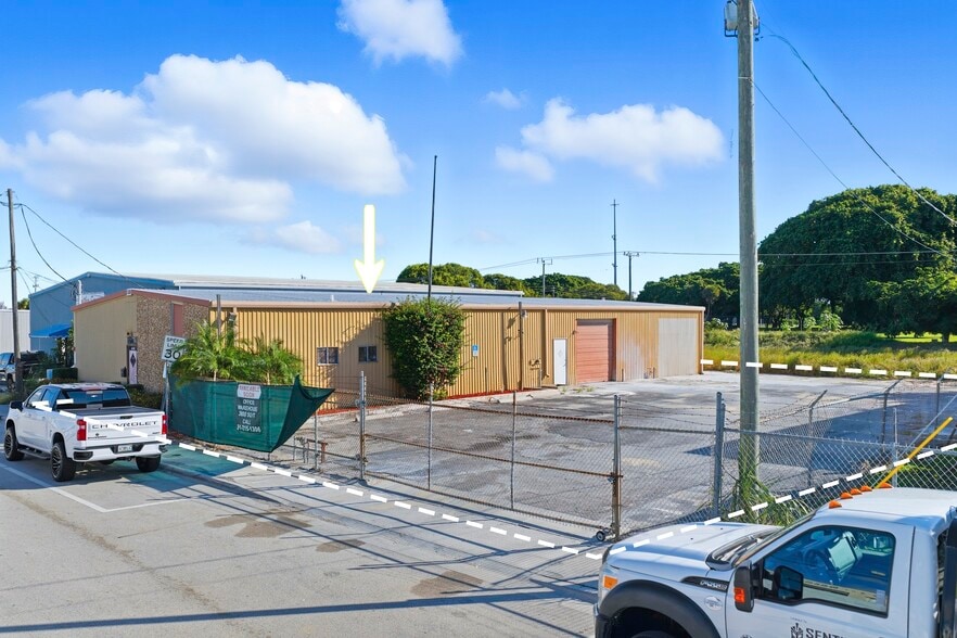 Primary Photo Of 4504 Georgia Ave, West Palm Beach Service For Lease