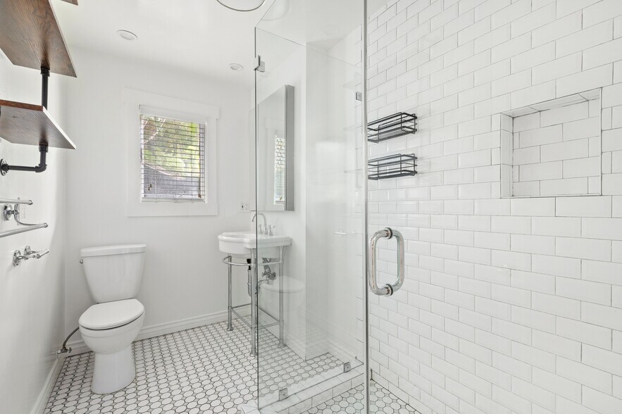 More Photos Of 1908 Hillcrest Rd, Los Angeles Apartments For Sale