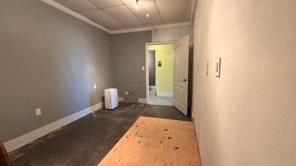 More Photos Of 1707 N Post Rd, Shelby Office For Sale