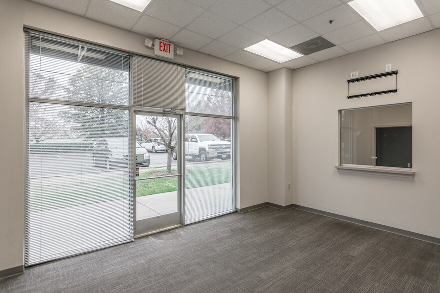 More Photos Of 179 Hancock St, Gallatin Storefront For Lease