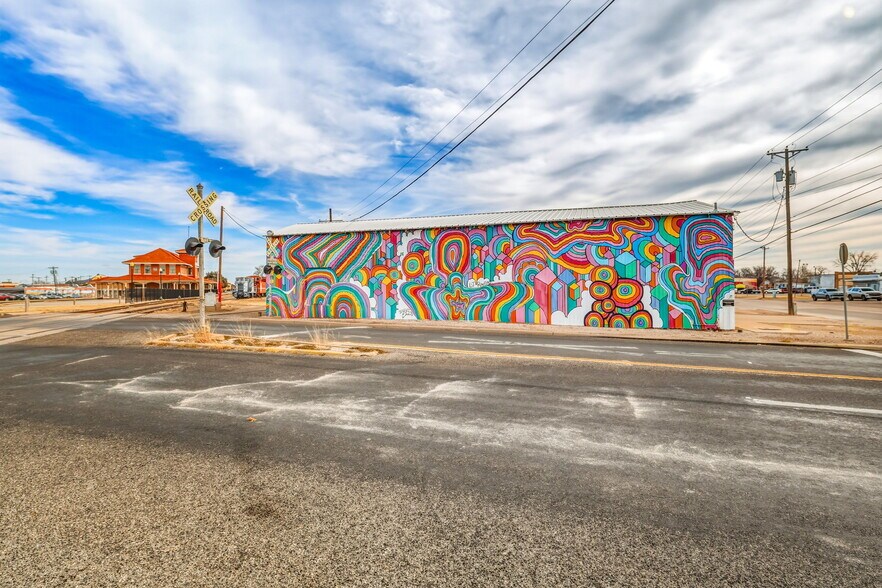 More Photos Of 26 W Washington Dr, San Angelo Warehouse For Sale