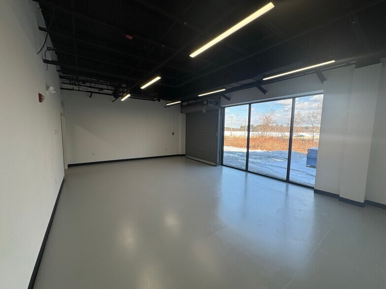 More Photos Of 118 Turnpike Rd, Southborough Office For Lease