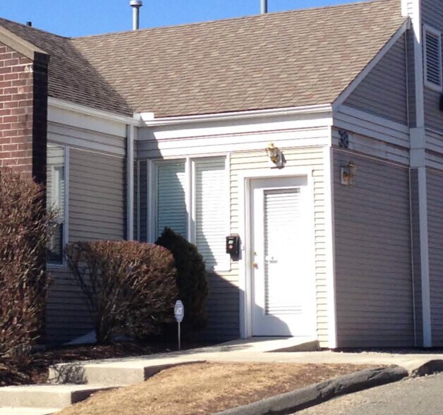 Primary Photo Of 38 Main St, Windsor Locks Office For Lease