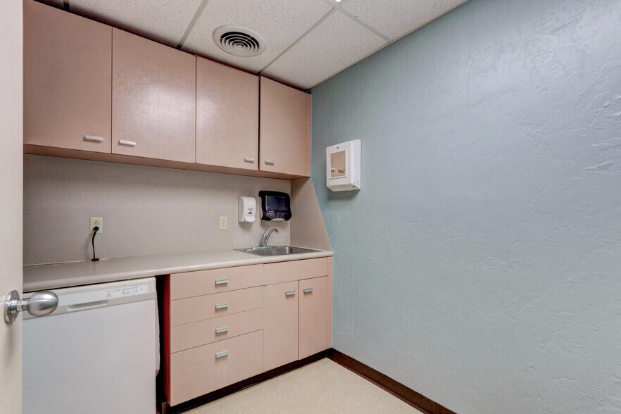 More Photos Of 5622 N Portland Ave, Oklahoma City Medical For Lease