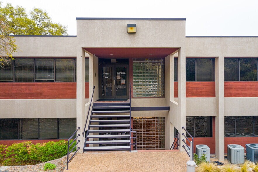 More Photos Of 5900 Balcones Dr, Austin Office For Lease
