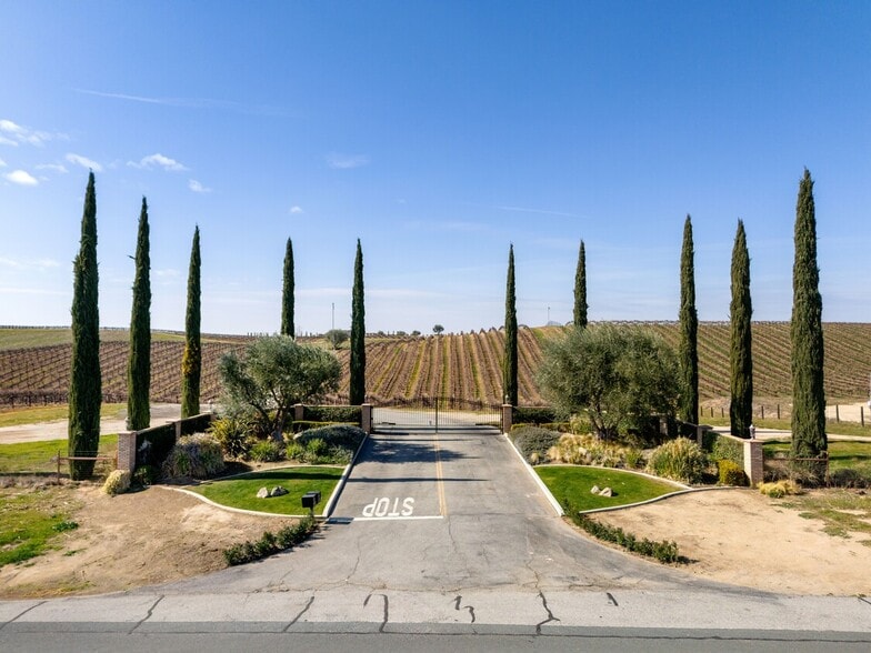 More Photos Of 16073 Highway 65, Bakersfield Winery Vineyard For Sale