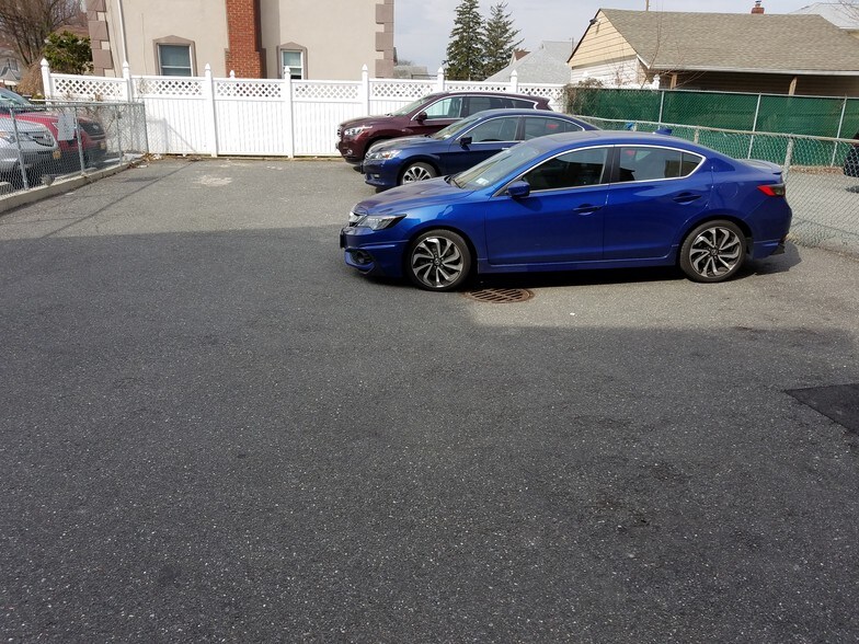 More Photos Of 219 Mineola Blvd, Mineola Office For Lease