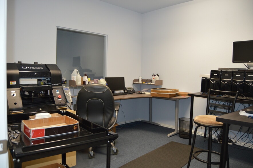 More Photos Of 124 Rose Ln, Frisco Warehouse For Sale