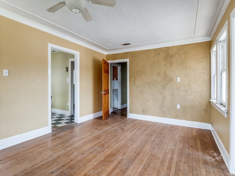 More Photos Of 5832 Live Oak St, Dallas Freestanding For Sale