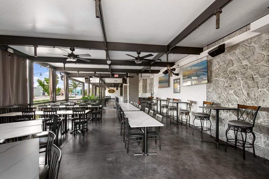 More Photos Of 4725 Vincennes Blvd, Cape Coral Restaurant For Sale