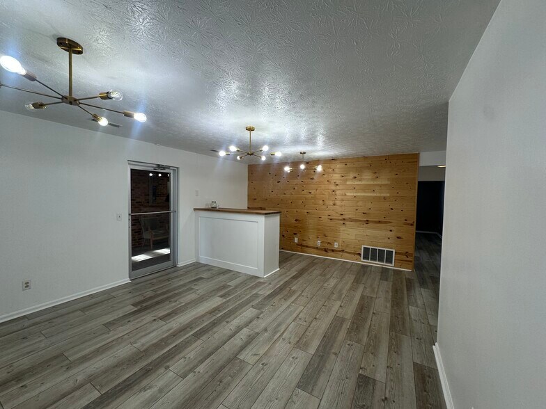 More Photos Of 5598 Glenway Ave, Cincinnati Office For Lease