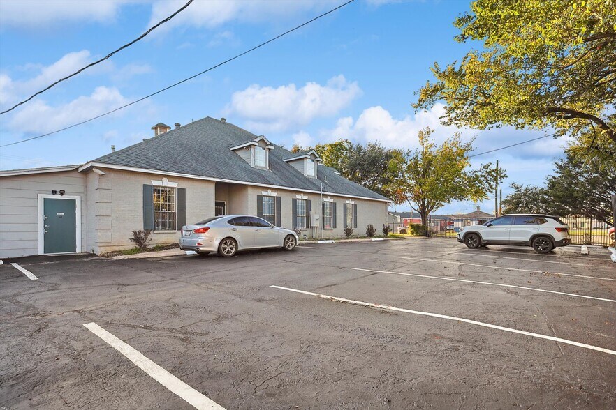 More Photos Of , Dallas Office For Sale